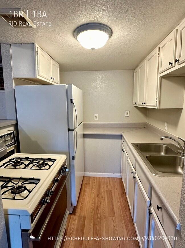 Building Photo - 975 N Washington St