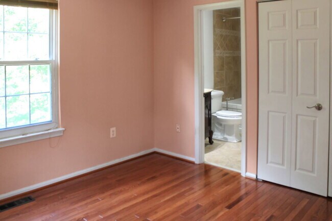 Building Photo - 3032 Churchill Ct