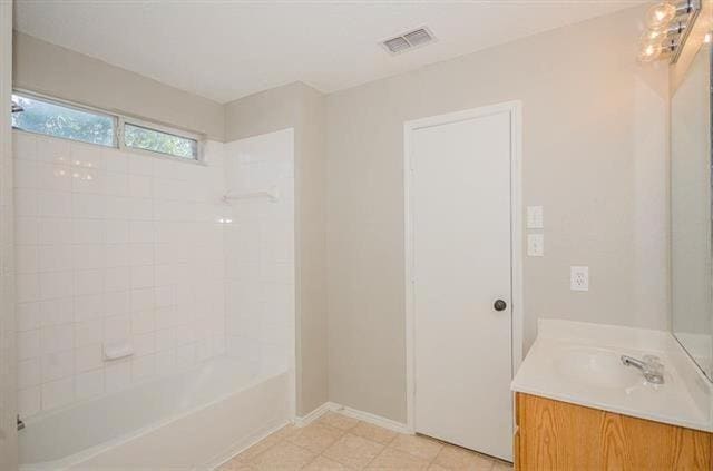 Building Photo - 2152 Royal Acres Trail