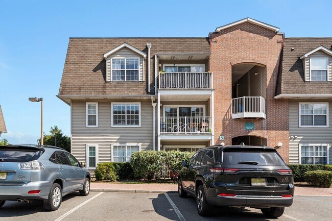 Building Photo - 800 River Rd