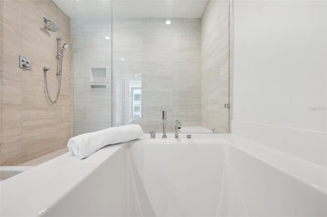 Building Photo - 301 1st St S