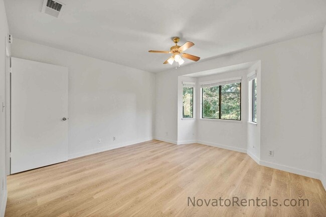 Building Photo - 377 Silvio Ln