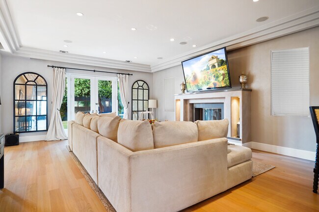 Living room - new wide plank oak floors - 841 N Crescent Heights Blvd