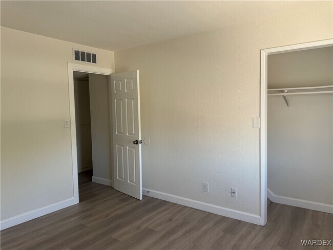 Building Photo - 2030 Coronado Dr