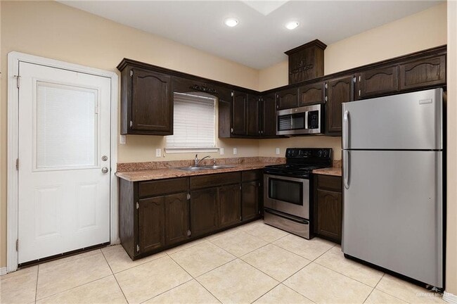 Building Photo - 12 E St