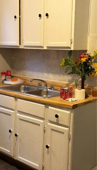 Cozy Kitchen with Oven, Freezer and Huge fridge - 8046 S Maryland Ave