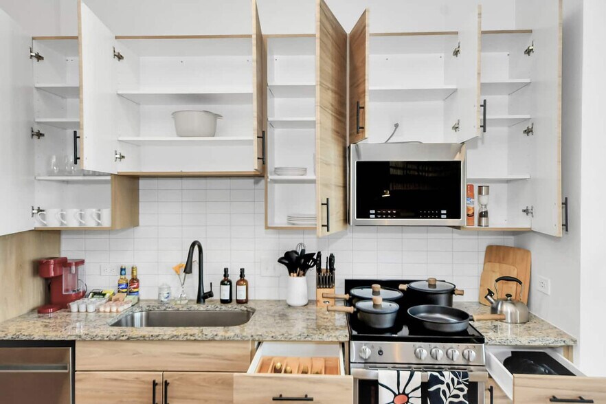 Building Photo - 1111 Shepherd Dr