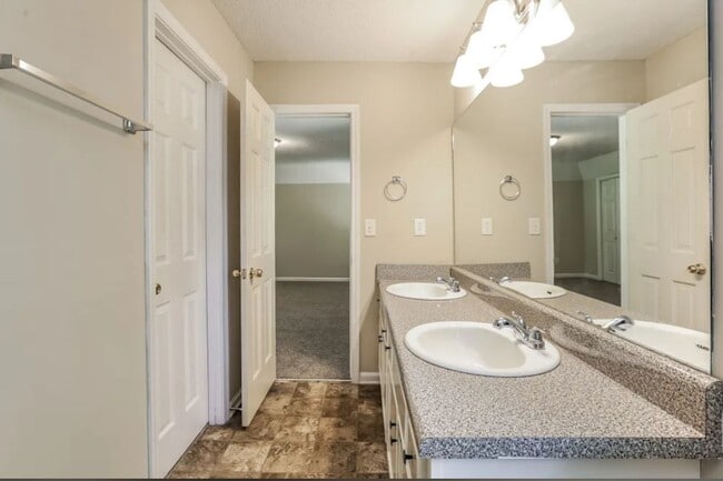 Building Photo - 4216 Sturbridge Dr