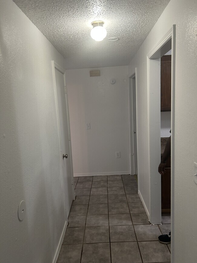 Building Photo - 1525 Marydale Ave