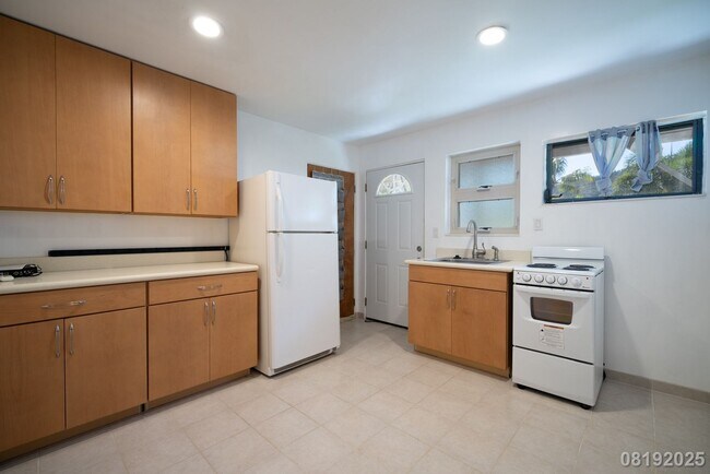 Building Photo - 1 Bd 1 Ba 1Pkg -Palolo - small pet negotia...