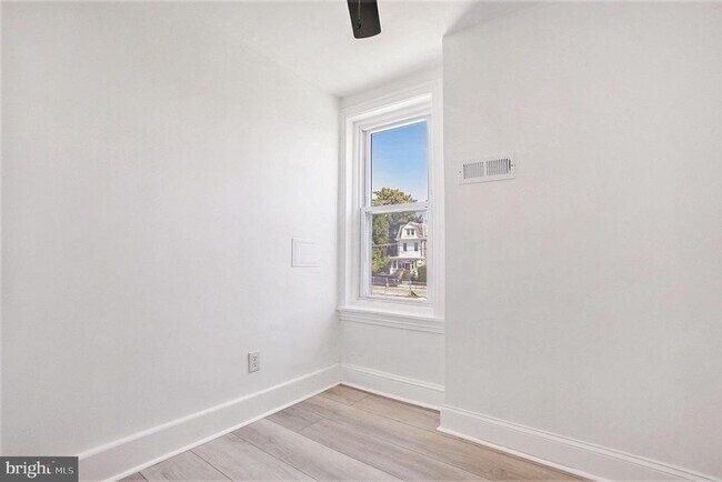 Building Photo - 129 E Phil Ellena St