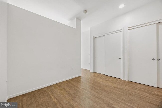 Building Photo - 1015 W Lancaster Ave