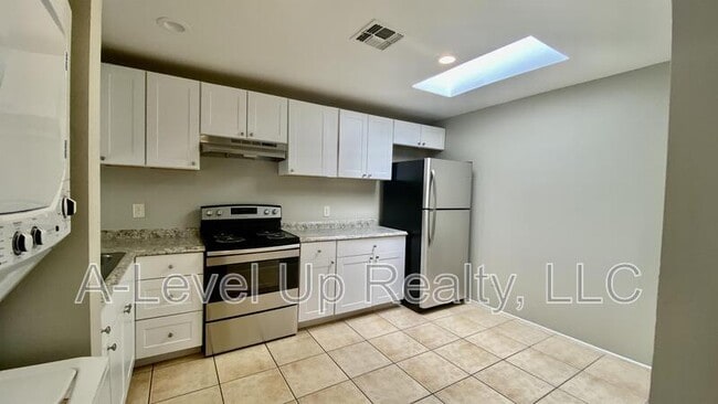 Building Photo - 375 E Thoroughbred St