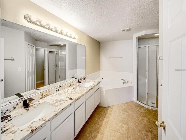 Building Photo - 4655 Doral Park Ave