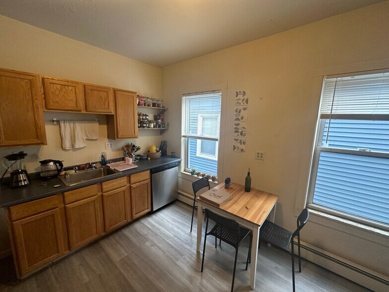 Building Photo - 61 Webster Ave