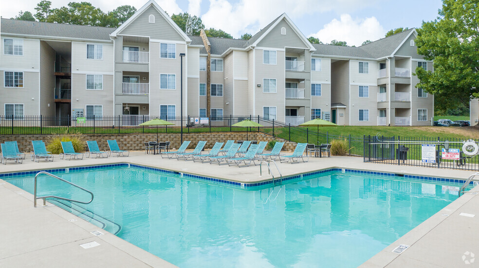 Primary Photo - Village Green Student Housing