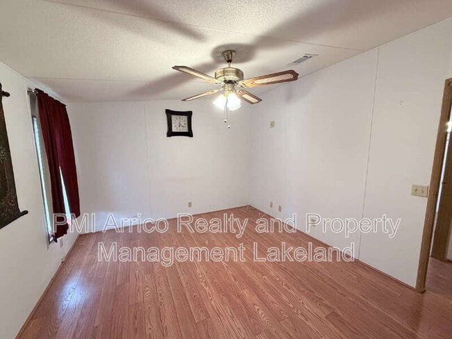 Building Photo - 1504 Valiant Dr