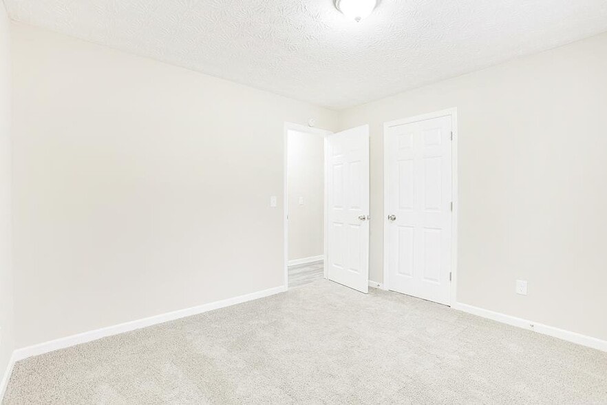 Building Photo - 40 Hidden Ridge Dr