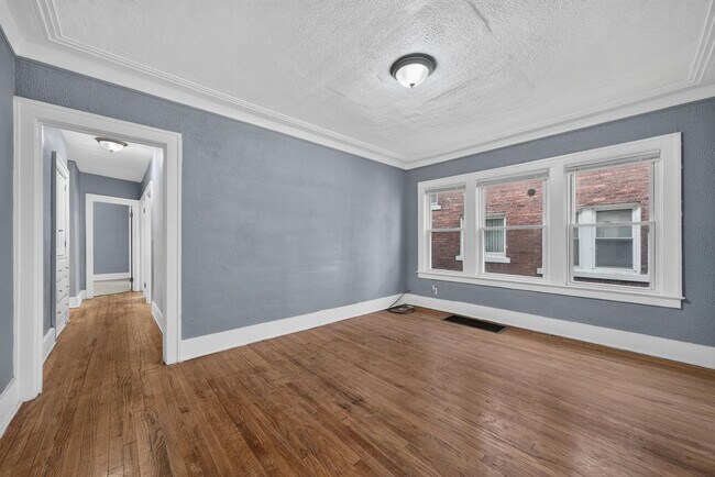 Building Photo - 2025 Calvert Ave