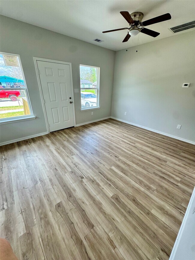 Building Photo - 103 Lincoln Cedars Dr