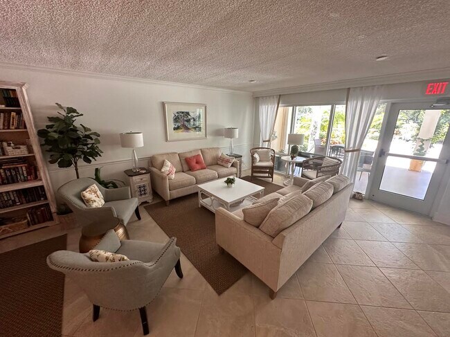 Building Photo - 512 W Venice Ave