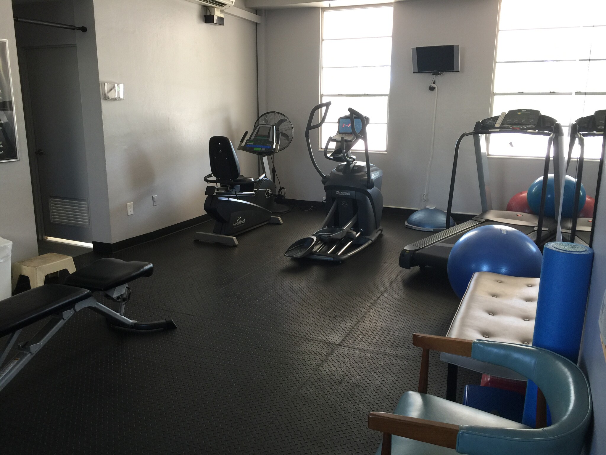 gym 2nd floor - 33 S Gulfstream Ave