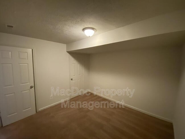 Building Photo - 4249 Normandy Ct