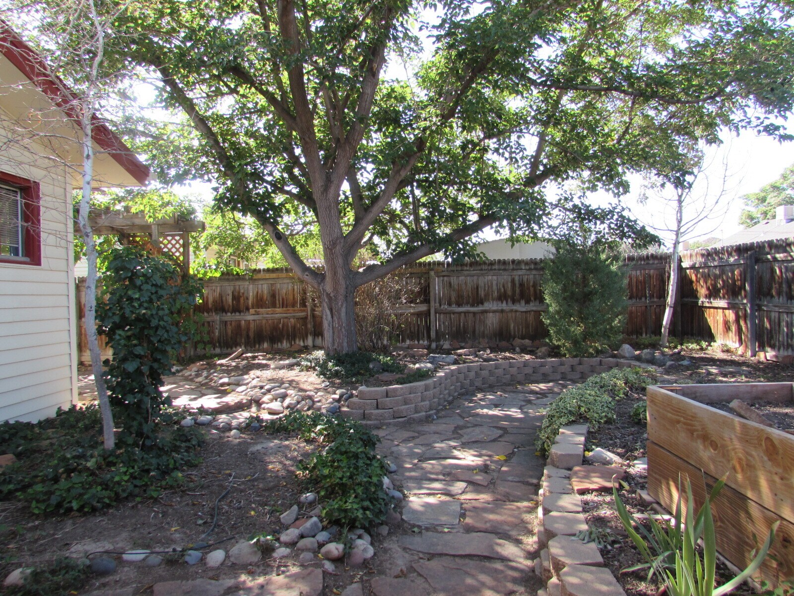 Building Photo - 2116 Bookcliff Ave