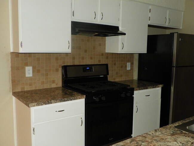Building Photo - 410.412 Cypress Ln