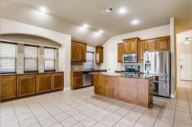 Building Photo - 6625 Thistle Wood Dr