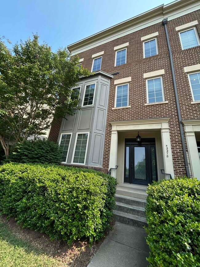 Primary Photo - 42278 Yancey Terrace