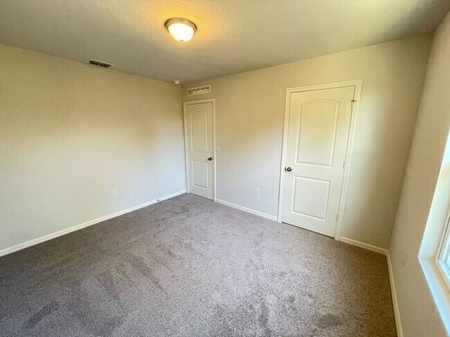 Building Photo - Poinciana Village-1630 Tench Ct Poinciana, FL 34759