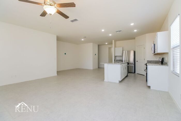 Building Photo - 35396 W San Capistrano Ave