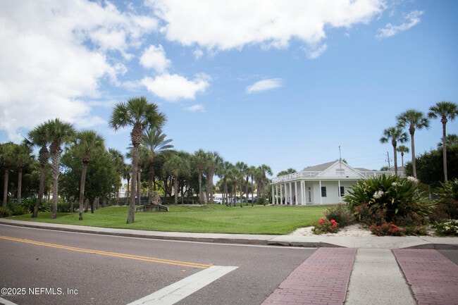 Building Photo - 310 7th St