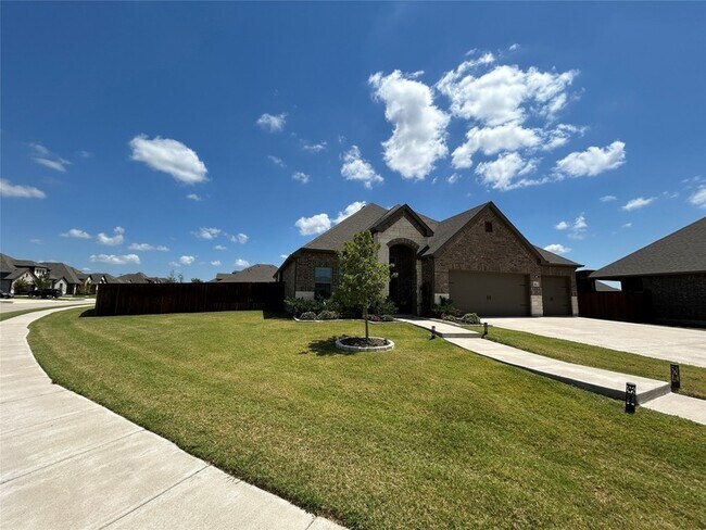 Building Photo - 541 Firethorn Dr