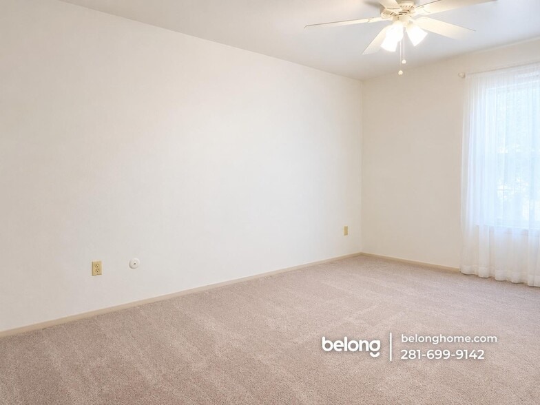 Building Photo - 357 N Post Oak Ln