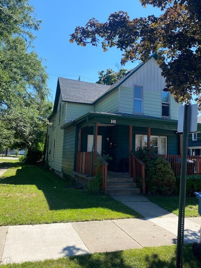 Building Photo - 840 Lafayette Ave SE