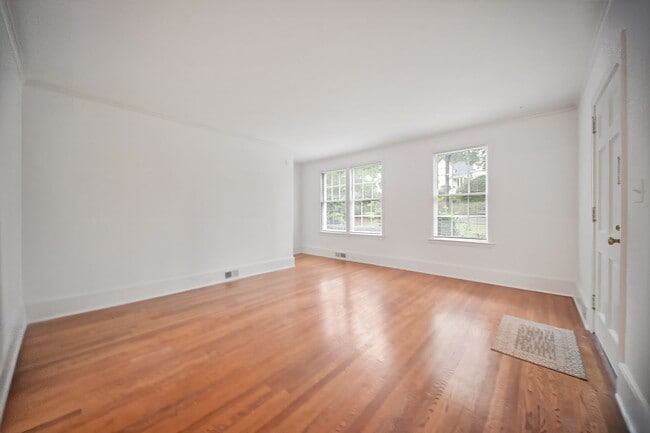 Building Photo - 2bedroom 1 bath