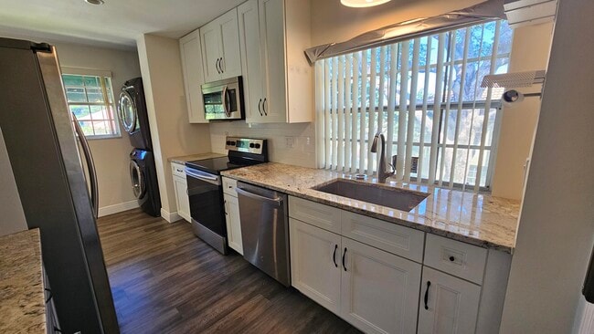 Primary Photo - 6560 Via Regina