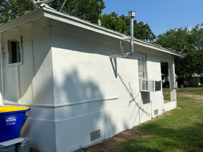 Building Photo - 511 St John St