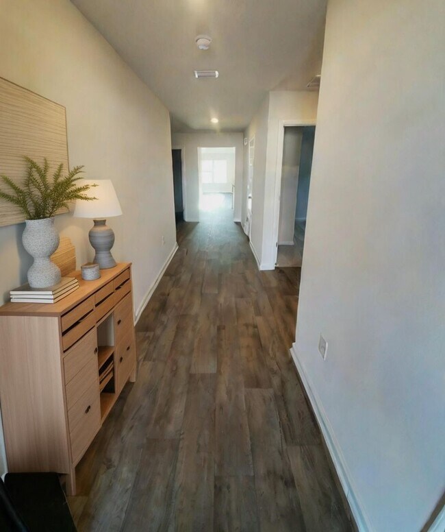 Building Photo - Newer 4 Bedroom, 2 Bath Smart Home located in the perfect location of Pensacola!