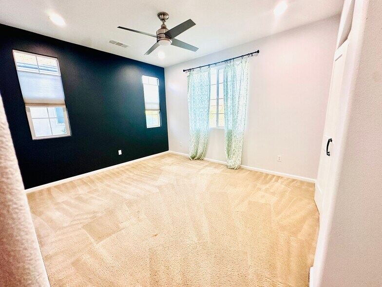 Building Photo - 15770 Myrtlewood Ave