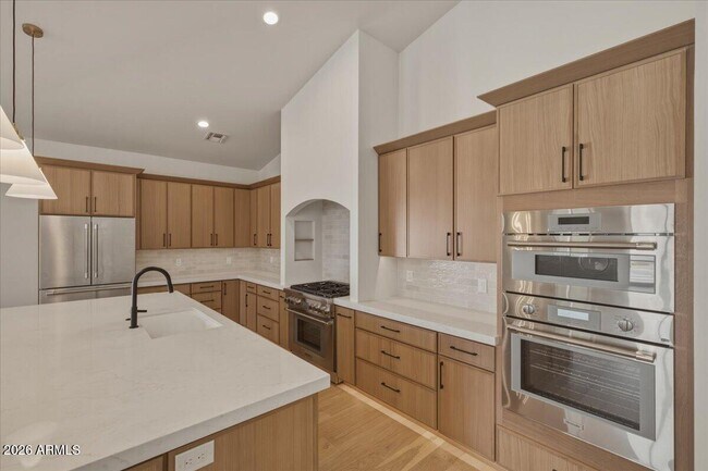 Building Photo - 6050 E Hollyhock St