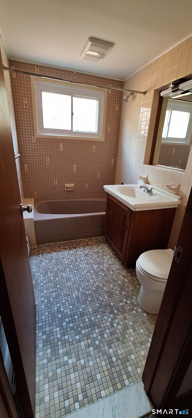 Building Photo - 12 Carpenter Rd