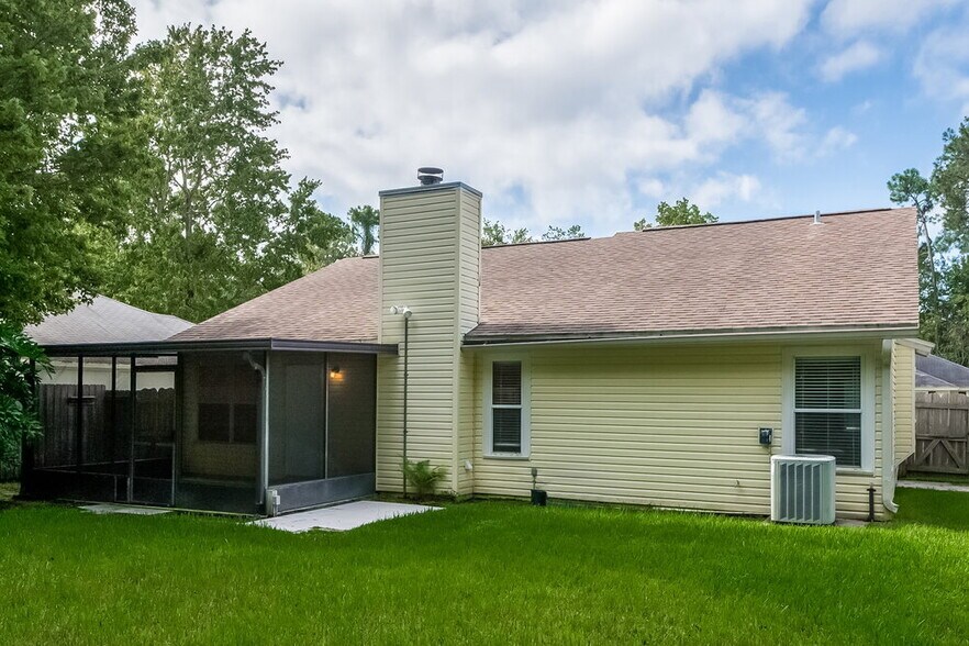 Building Photo - 471 Moby Dick Dr N