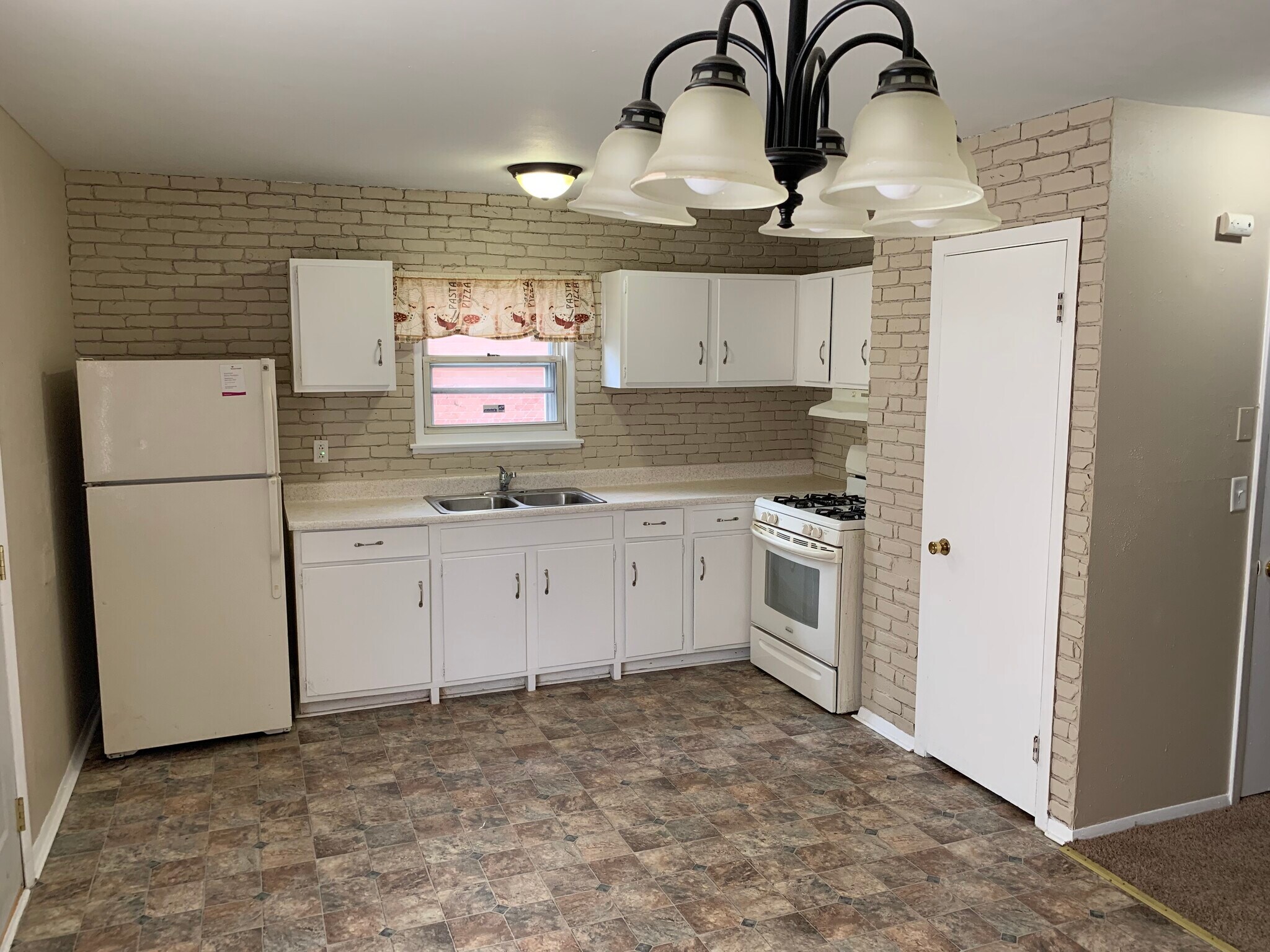 Eat in Kitchen - 1120 Lincoln Avenue