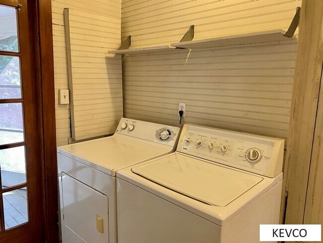 Building Photo - 216 Garfield St