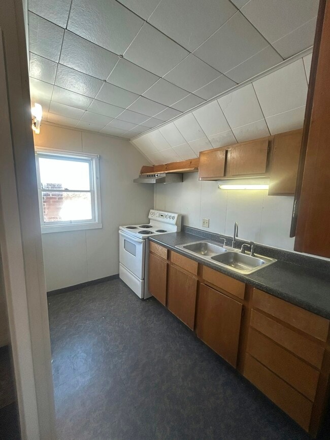 Building Photo - 58 Main St