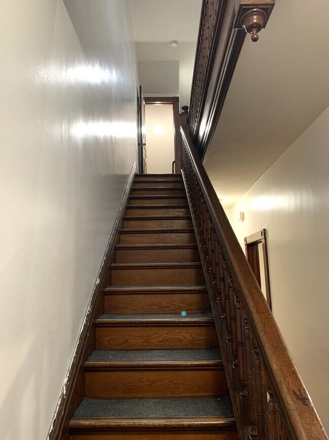 Building Photo - 2-story duplex | 4 bedrooms and 2 full bathrooms