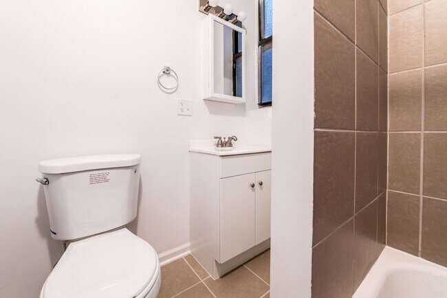 Building Photo - 7801 S Cornell Ave 1637-39 E 78th Chicago, IL 60649